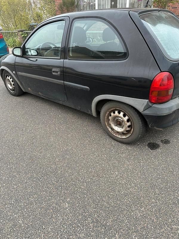 Usata Opel Corsa 60 CV (44 kW) 1997 Nero Utilitaria