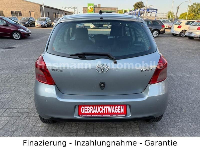 Gebraucht Toyota Yaris Team 87 PS (63 kW) 2008 Silber Limousine