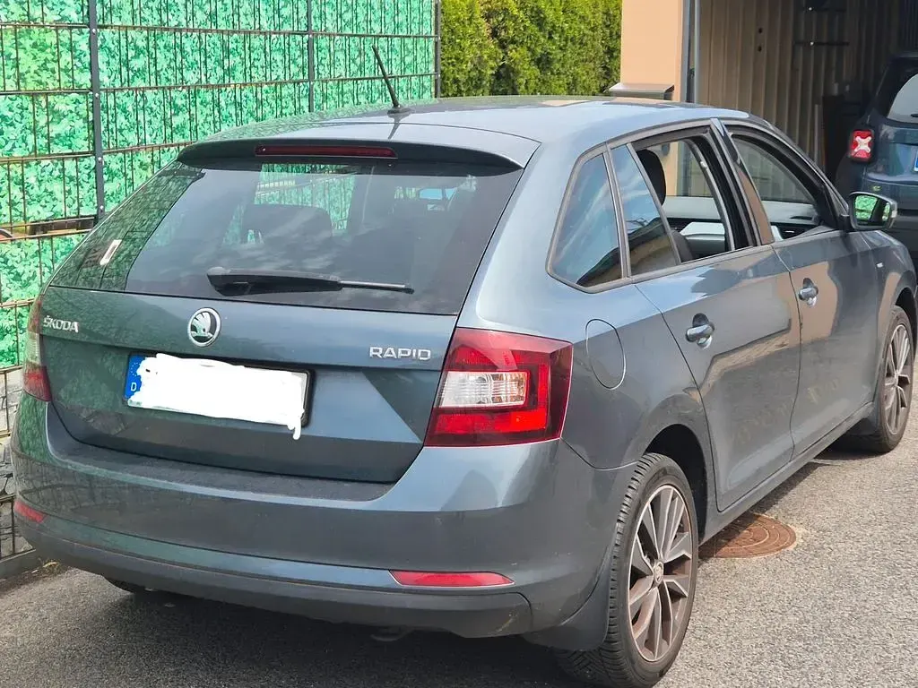 Gebraucht Skoda Rapid Drive 95 PS (69 kW) 2017 Grau Kleinwagen