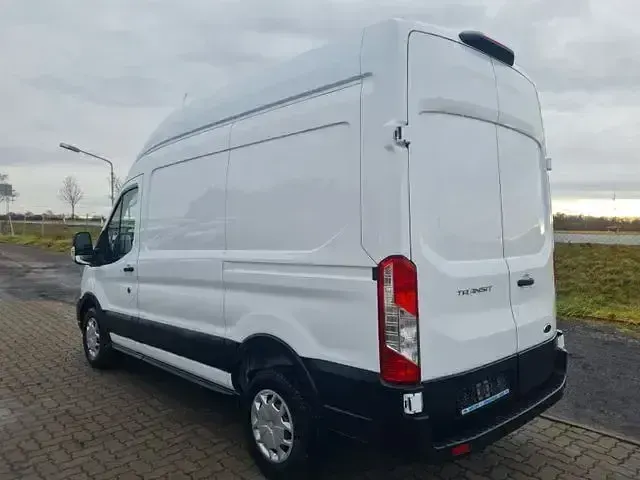 Second-hand Ford Transit Trend 131 CP (96 kW) 2020 Alb Monovolum