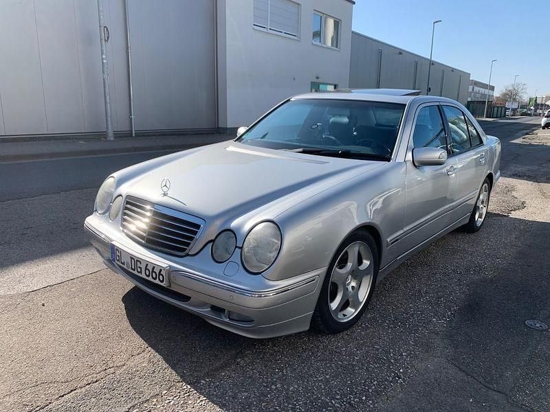 Gebraucht Mercedes E320 Avantgarde 224 PS (164 kW) 2002 Silber Limousine
