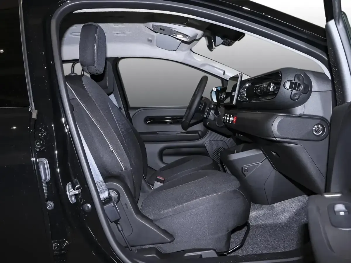 Gebraucht Renault Twingo Techno 60 kW (82 PS) 2026 Blackpearl schwarz Kleinwagen