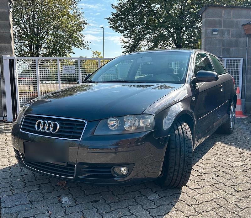 Braun Gebraucht 2003 Audi A3 Limousine | 2.950 € - Bild 1/4