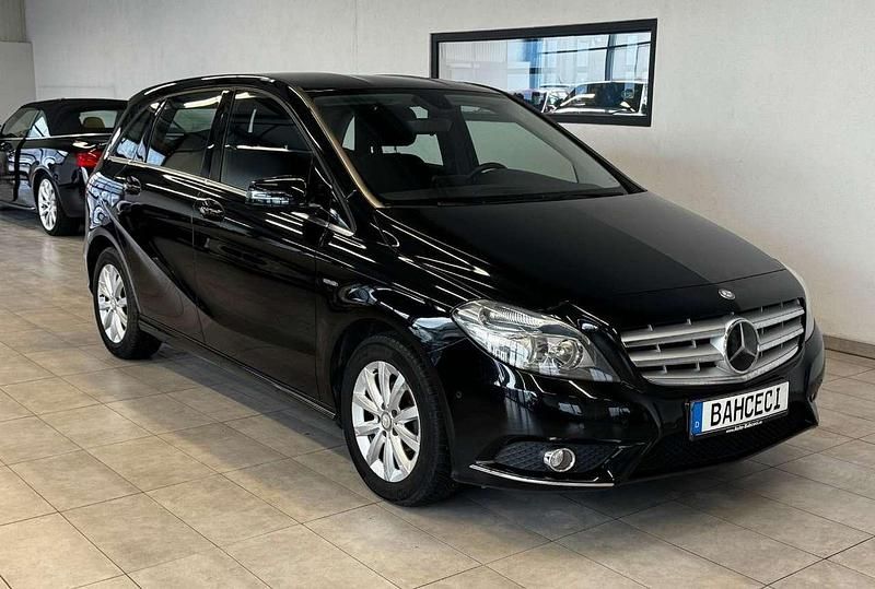 Gebraucht Mercedes B180 122 PS (89 kW) 2011 Schwarz Van / Kleinbus