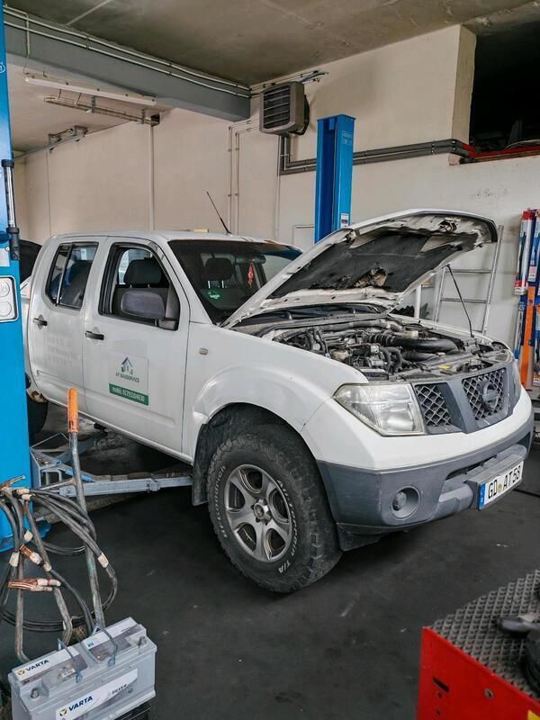 Weiß Gebraucht 2007 Nissan Navara Abholung | 2.700 € - Bild 1/4