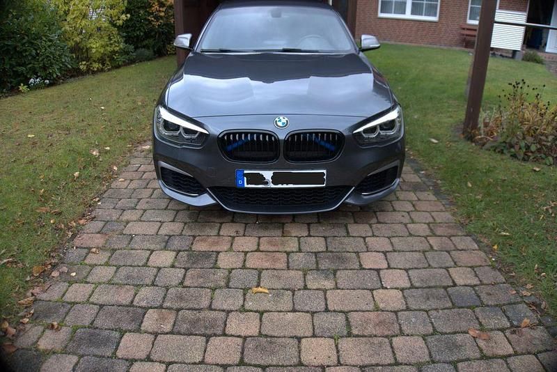 Grau Gebraucht 2019 BMW M140 M Sport Limousine | 33.999 € (Fairer Preis) - Bild 1/4