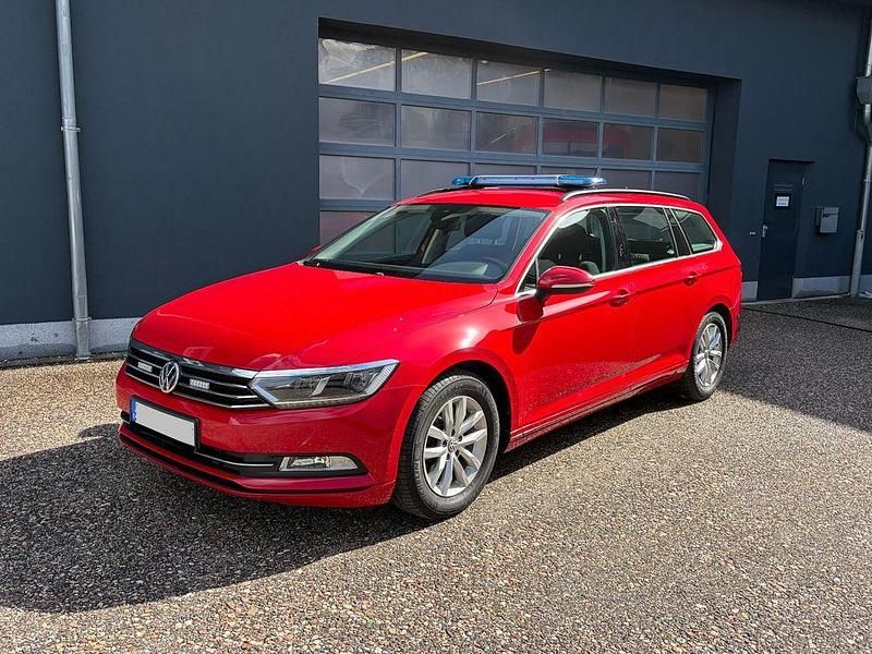 Gebraucht VW Passat 120 PS (88 kW) 2018 Tornadorot Kombi