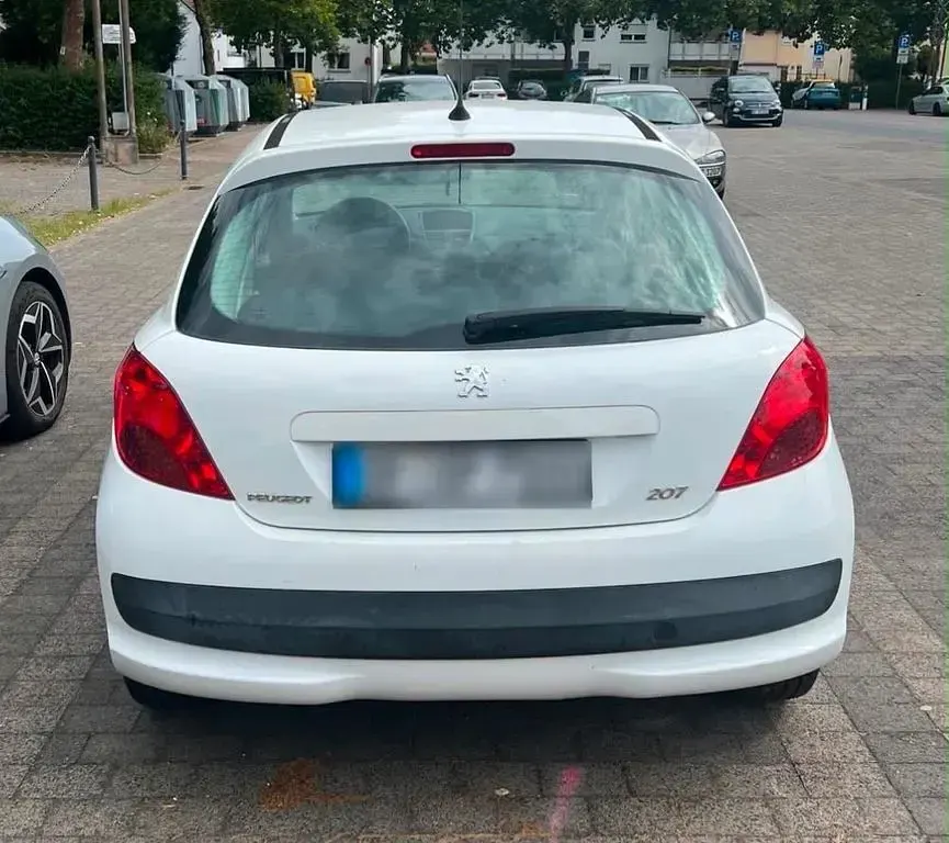 Gebraucht Peugeot 207 73 PS (53 kW) 2009 Weiß Kleinwagen