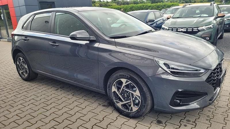Neu Hyundai i30 GO! 150 PS (110 kW) 2026 Grau Limousine