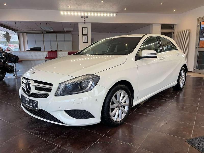 Calcitweiss unilack Gebraucht 2013 Mercedes A200 Kleinwagen | 8.780 € (Guter Preis) - Bild 1/4