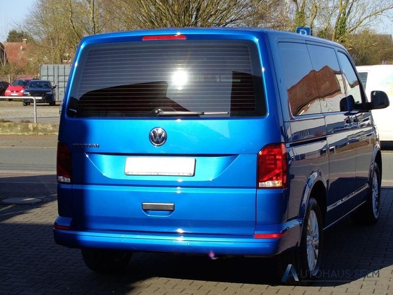 Gebraucht VW Multivan Trendline 150 PS (110 kW) 2021 Blau Van