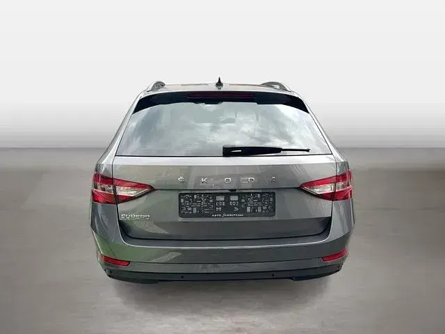 Gebraucht Skoda Superb Ambition 150 PS (110 kW) 2022 Grau Kombi