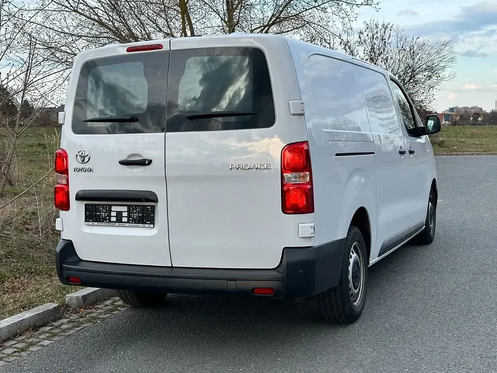 Gebraucht Toyota Proace 144 PS (105 kW) 2024 Ice white Van / Kleinbus