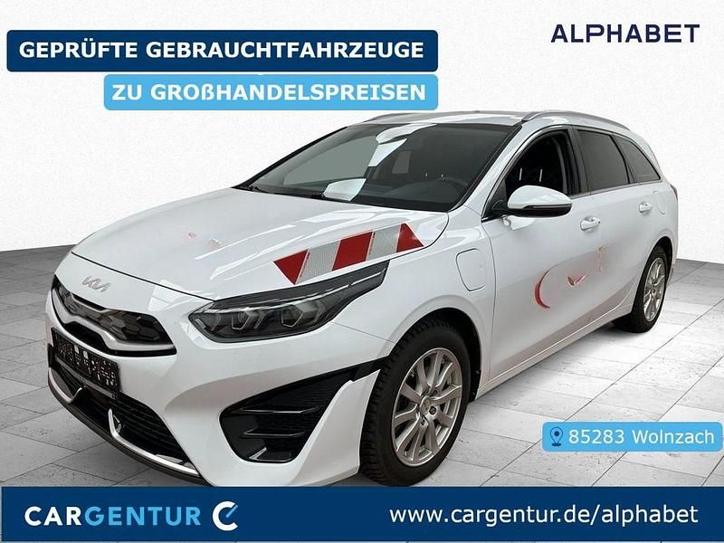 Gebraucht Kia Ceed Vision 141 PS (103 kW) 2023 Carraraweiss (metallic) Kleinwagen