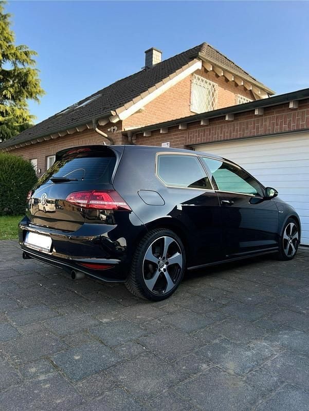 Schwarz Gebraucht 2015 VW Golf VII GTI Limousine | 14.490 € (Guter Preis) - Bild 1/4