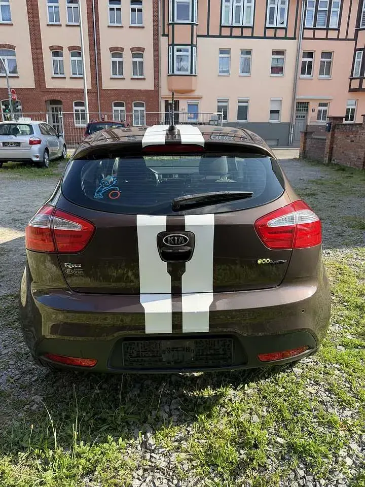 Gebraucht Kia Rio Spirit 109 PS (80 kW) 2012 Wendy brown met. Kleinwagen