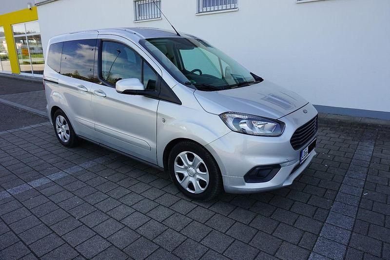 Gebraucht Ford Tourneo Courier Titanium 101 PS (74 kW) 2020 Silber Van / Kleinbus
