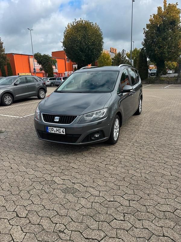 Grau Gebraucht 2013 Seat Alhambra Van / Kleinbus | 11.000 € (Etwas zu teuer) - Bild 1/4