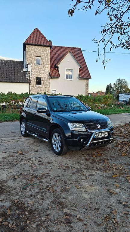 Schwarz Gebraucht 2009 Suzuki Grand Vitara Comfort+ SUV | 10.800 € - Bild 1/4