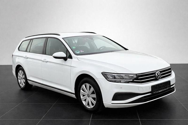 Gebraucht VW Passat 150 PS (110 kW) 2021 Weiß Kombi