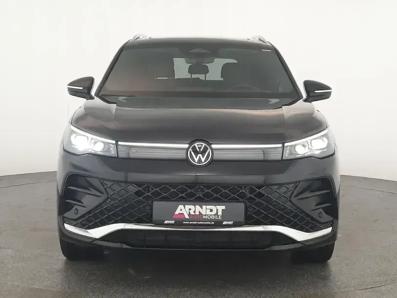 Gebraucht VW Tiguan R-line 193 PS (141 kW) 2025 Deep black perleffekt SUV