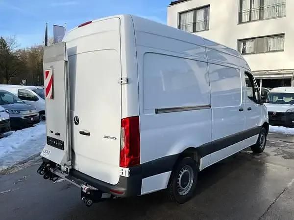 Gebraucht Mercedes Sprinter 163 PS (119 kW) 2022 Arktikweiss Van