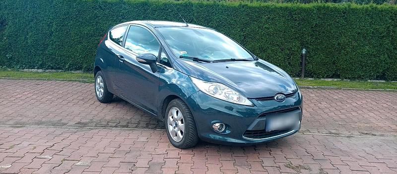 Grau Gebraucht 2001 Ford Fiesta Kleinwagen | 3.300 € - Bild 1/4