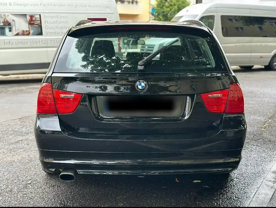 Gebraucht BMW 320 170 PS (125 kW) 2011 Schwarz Kombi