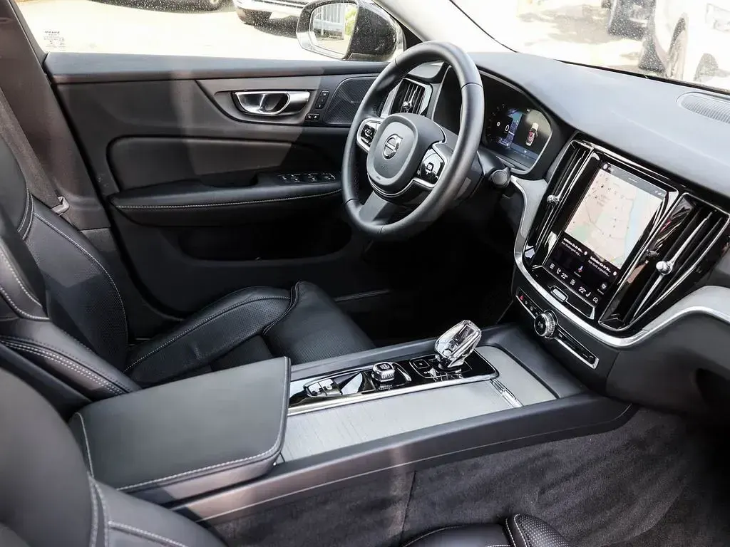 Gebraucht Volvo S60 Plus 197 PS (144 kW) 2023 019 black stone Limousine
