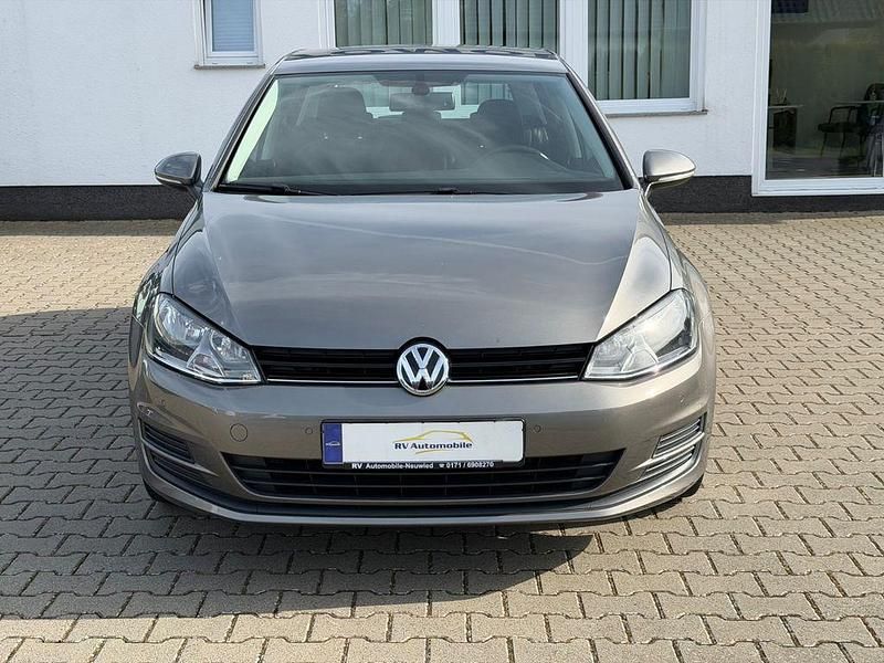 Gebraucht VW Golf VII Trendline 105 PS (77 kW) 2015 Grau Limousine
