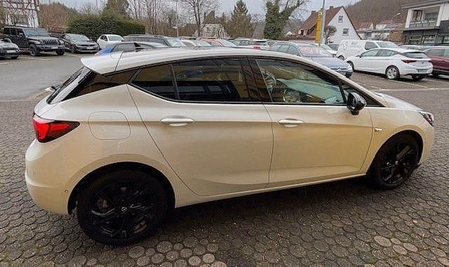 Używany Opel Astra Ultimate 145 KM (106 kW) 2021 Biały Sedan/Limuzyna