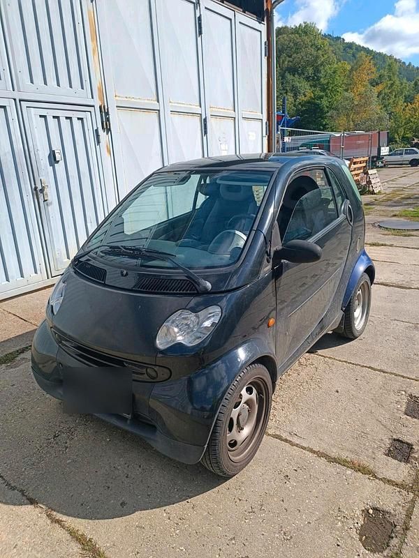 Schwarz Gebraucht 2002 Smart ForTwo Coupé Kleinwagen | 550 € (Superpreis) - Bild 1/4