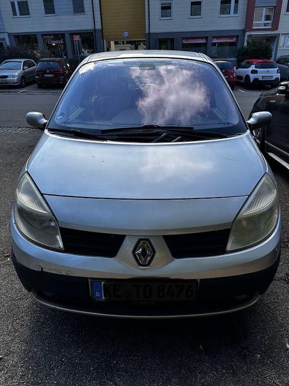Grau Gebraucht 2005 Renault Mégane II Limousine | 700 € (Superpreis) - Bild 1/4
