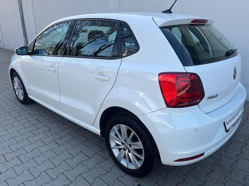 Gebraucht VW Polo Comfortline 75 PS (55 kW) 2015 Weiß Limousine