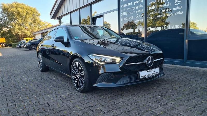 Schwarz Gebraucht 2020 Mercedes CLA200 Shooting Brake Night Kombi | 16.990 € (Guter Preis) - Bild 1/4
