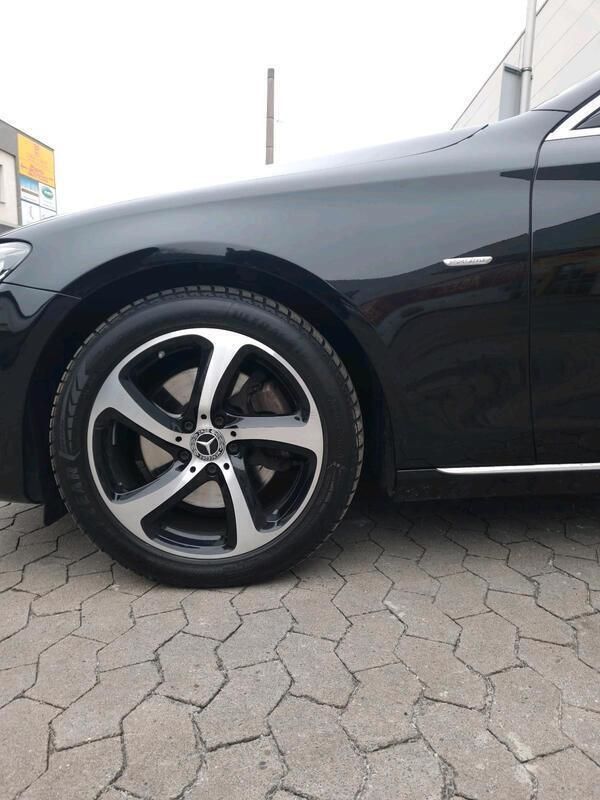 Schwarz Gebraucht 2019 Mercedes E200 Limousine | 27.499 € (Superpreis) - Bild 1/4