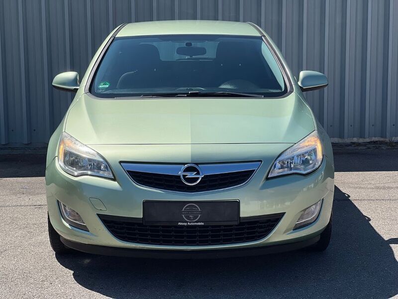 Gebraucht Opel Astra 87 PS (63 kW) 2011 Grün Limousine