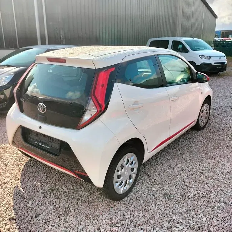 Gebraucht Toyota Aygo X-play 72 PS (52 kW) 2019 Weiß Kleinwagen