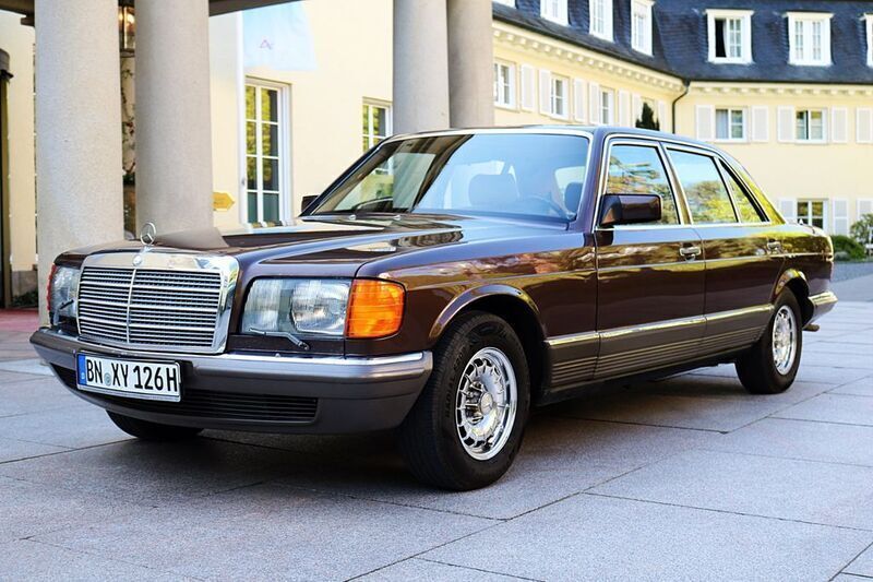 Braun Gebraucht 1982 Mercedes 380 Limousine | 14.800 € - Bild 1/4