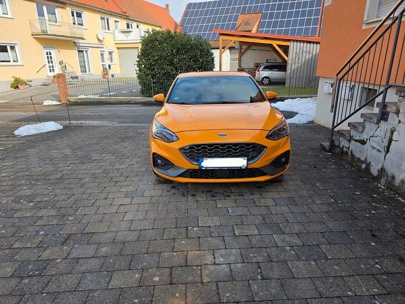 Gebraucht Ford Focus ST 280 PS (205 kW) 2019 Orange Limousine