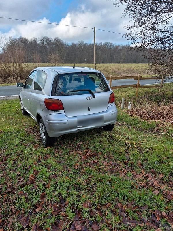 Gebraucht Toyota Yaris 68 PS (50 kW) 2004 Silber Kleinwagen
