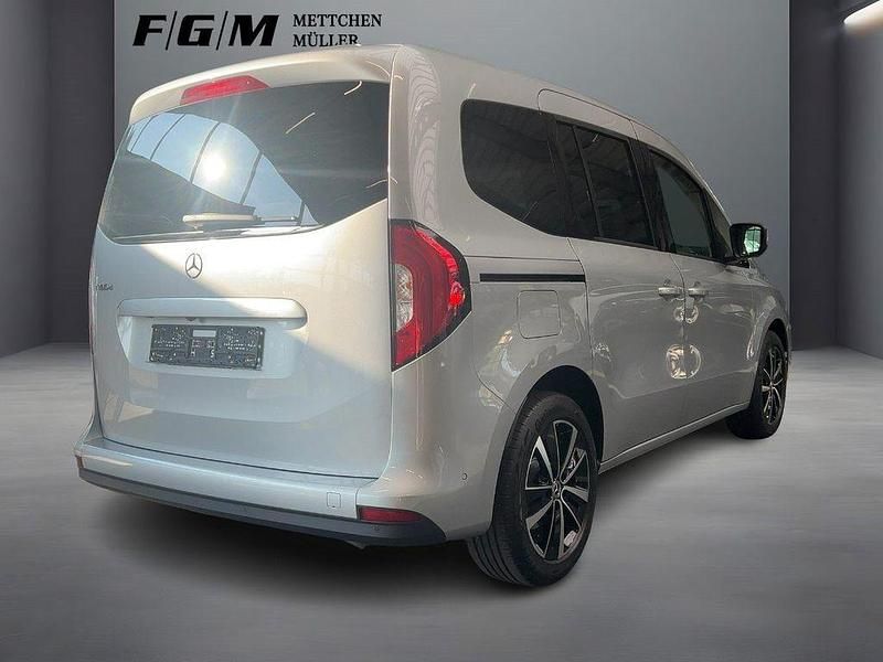 Gebraucht Mercedes T180 Progressive 116 PS (85 kW) 2025 Helvinsilber Van / Kleinbus