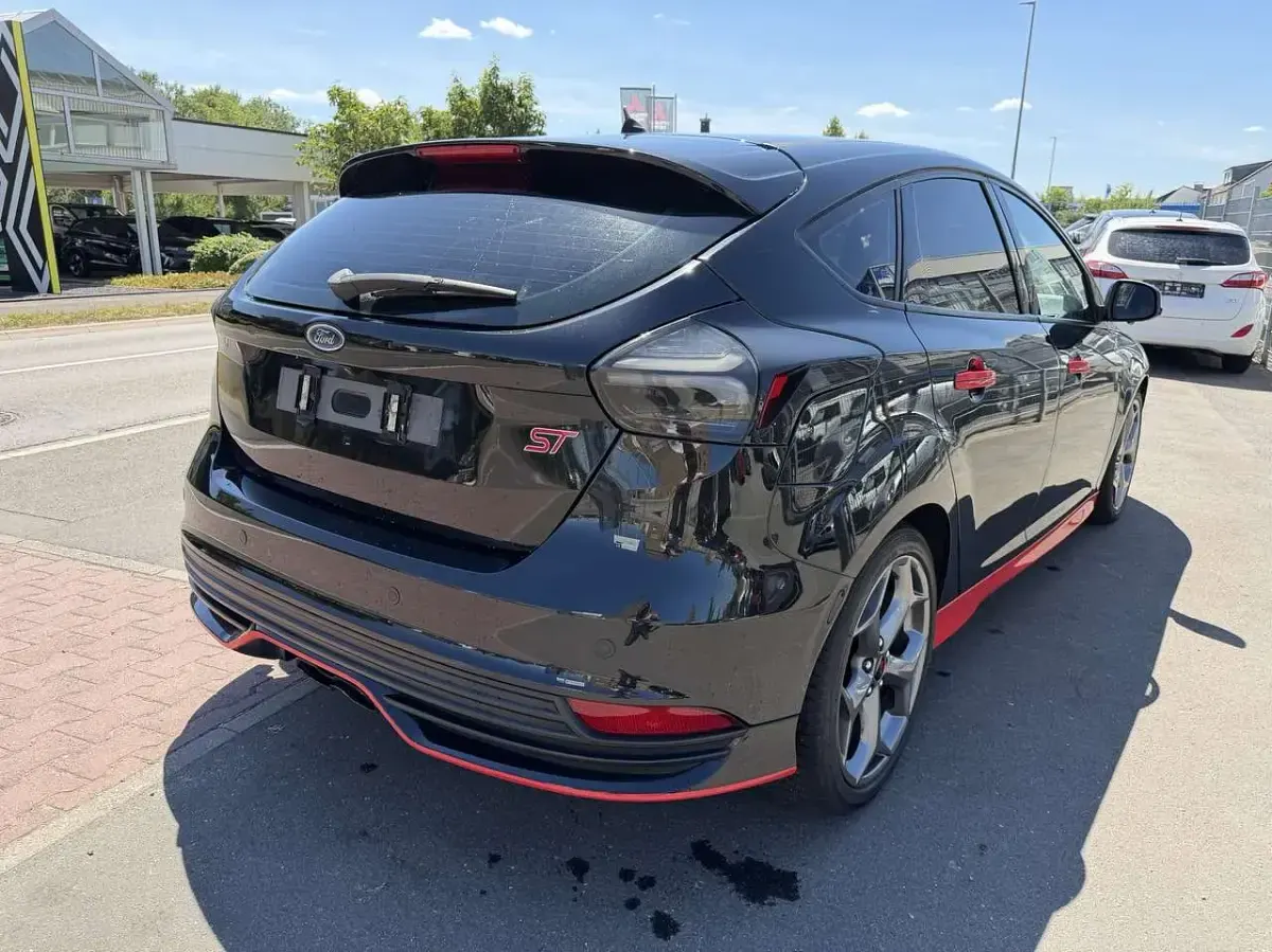 Gebraucht Ford Focus ST 250 PS (183 kW) 2014 Pantherschwarz metallic Kleinwagen