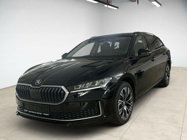 Ebony schwarz metallic Gebraucht 2024 Skoda Superb Selection Kombi | 39.990 € - Bild 1/2