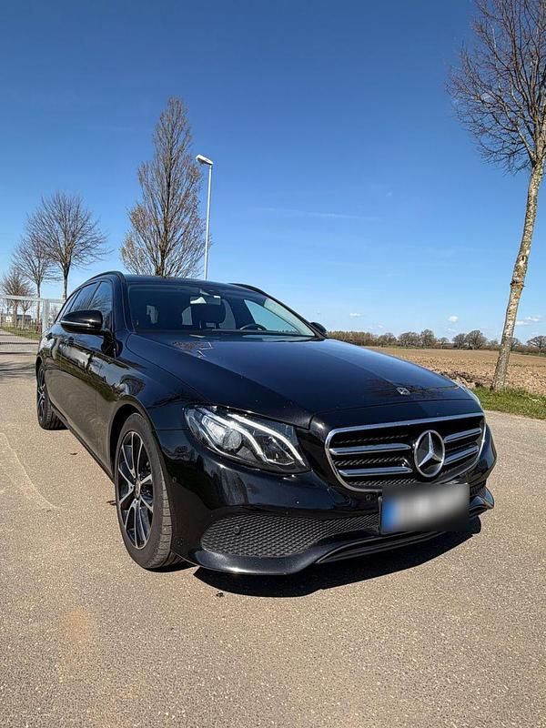 Gebraucht Mercedes E220 Edition 194 PS (142 kW) 2019 Schwarz Kombi