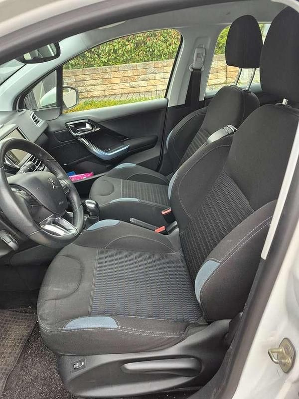 Gebraucht Peugeot 208 Allure 95 PS (69 kW) 2012 Weiß Kleinwagen