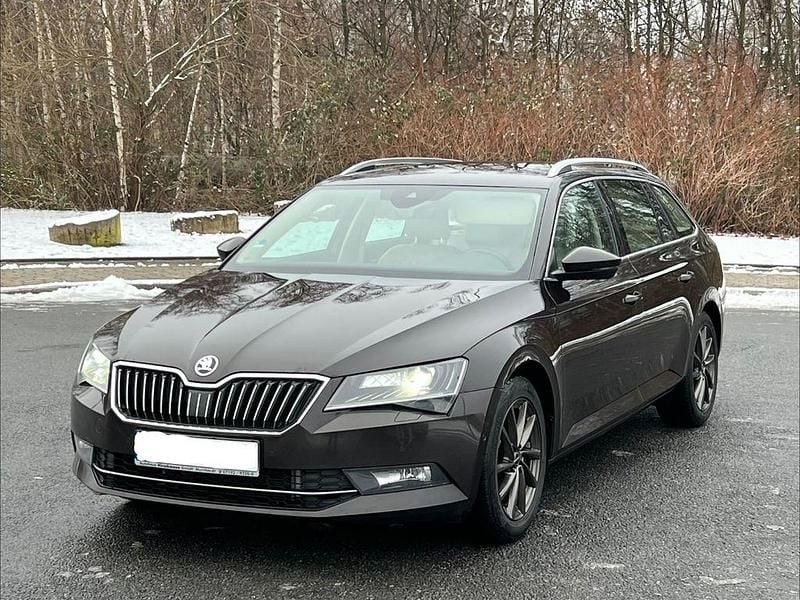 Beige Gebraucht 2018 Skoda Superb Ambition Kombi | 12.500 € (Superpreis) - Bild 1/4