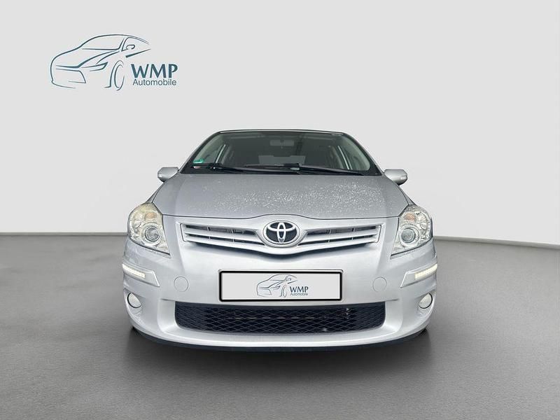 Gebraucht Toyota Auris Edition 132 PS (97 kW) 2011 Silber Kleinwagen