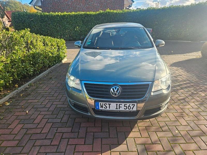 Grün Gebraucht 2009 VW Passat Limousine | 4.500 € (Fairer Preis) - Bild 1/4