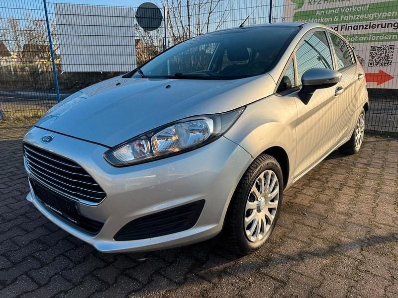 Gebraucht Ford Fiesta Trend 101 PS (74 kW) 2013 Silber Kleinwagen